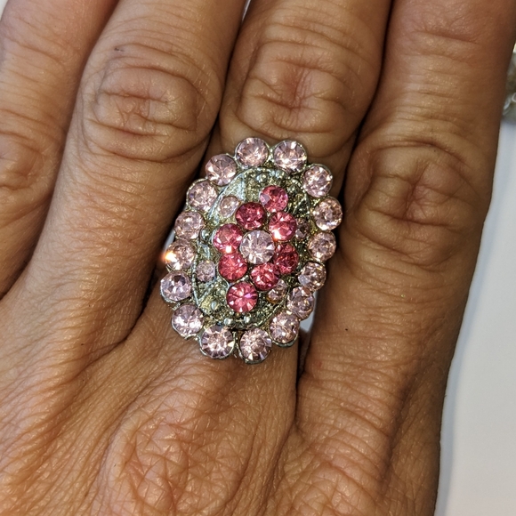 VTG GLASS CRYSTAL BARBIE CORE PINK CRYSTAL ADJUSTABLE RING - Picture 2 of 9
